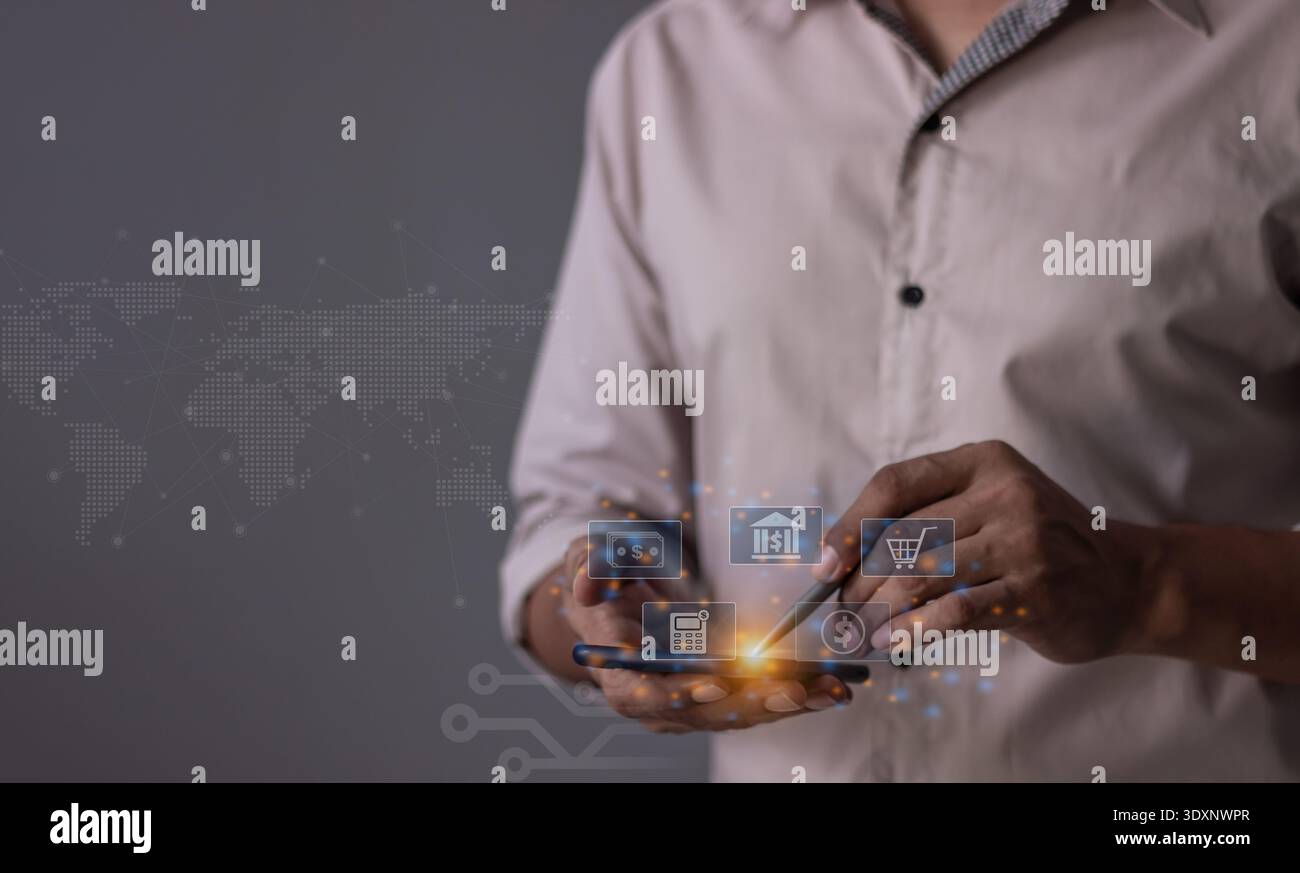 Jeune homme avec la main mobile de smartphone tenant un stylo touchant pour visualiser la croissance de l'argent L'écran du téléphone affiche des graphiques et des graphiques montrant l'augmentation Banque D'Images