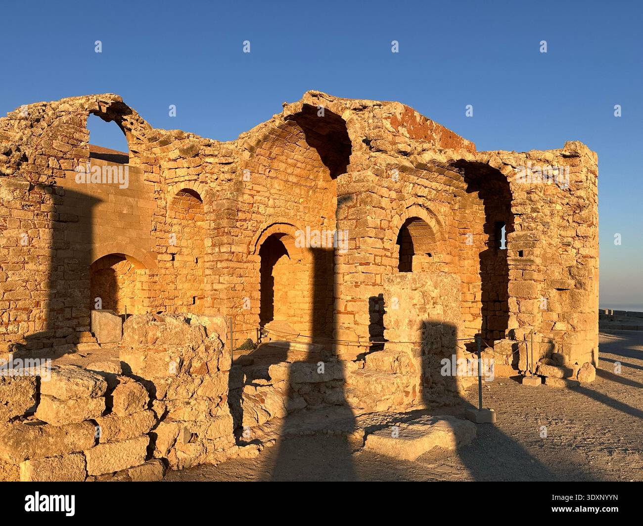 Lindos Acropolis. Lindos est un site archéologique, une ville et une ancienne municipalité sur l'île de Rhodes, dans le Dodécanèse, en Grèce. Banque D'Images