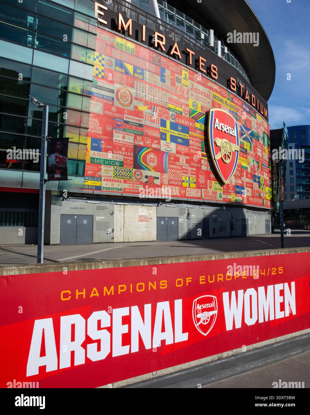 Londres, Royaume-Uni - 2 mars 2026 : panneau célébrant Arsenal Women étant championnes d'Europe 2024/25 à l'Emirates Stadium - le terrain d'Arsenal Banque D'Images