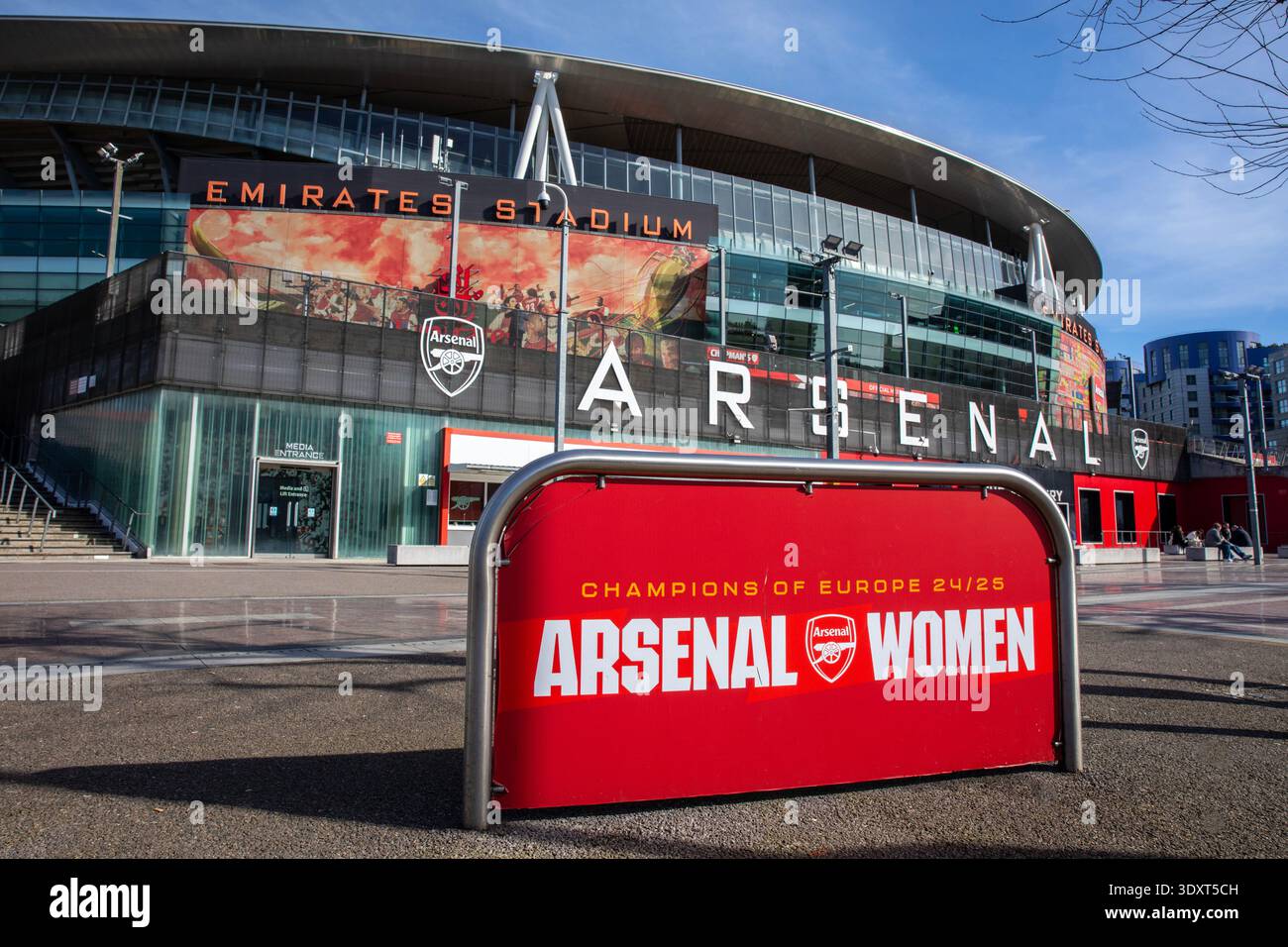 Londres, Royaume-Uni - 2 mars 2026 : panneau célébrant Arsenal Women étant championnes d'Europe 2024/25 à l'Emirates Stadium - le terrain d'Arsenal Banque D'Images