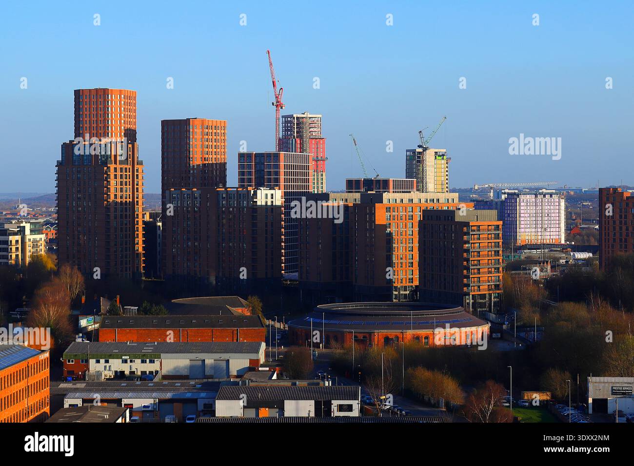 Une vue du nouvel ensemble d'immeubles d'appartements sur Whitehall Road à Leeds. Voici la jonction, L'ONCLE, Sky Gardens, Beck Yard et Sweetfields Banque D'Images