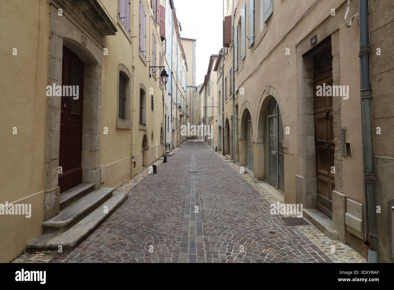 Rue typique, ville de Castres, département du Tarn, France Banque D'Images