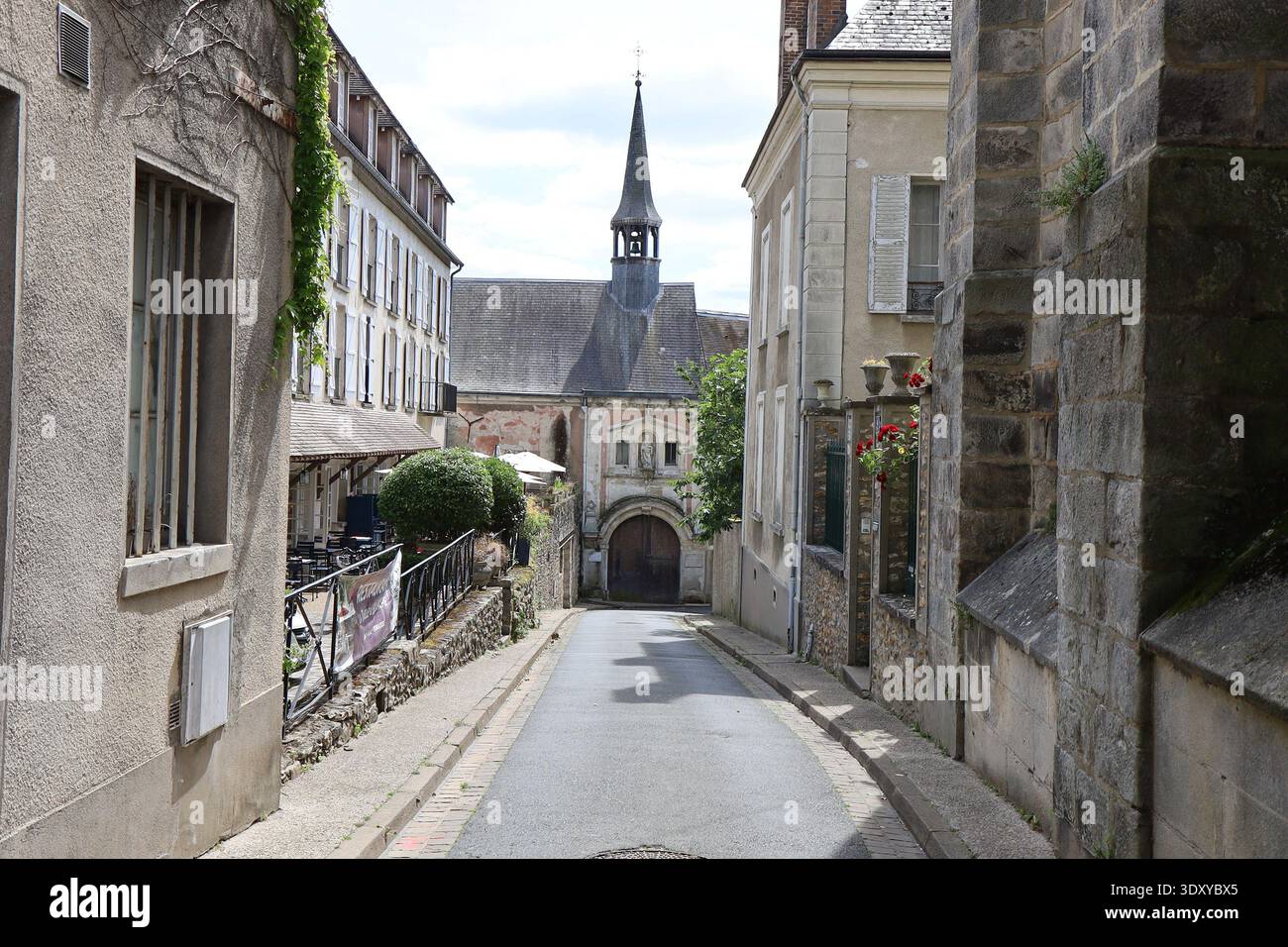 Rue typique, ville de Dourdan, département de l'Essonne, France Banque D'Images