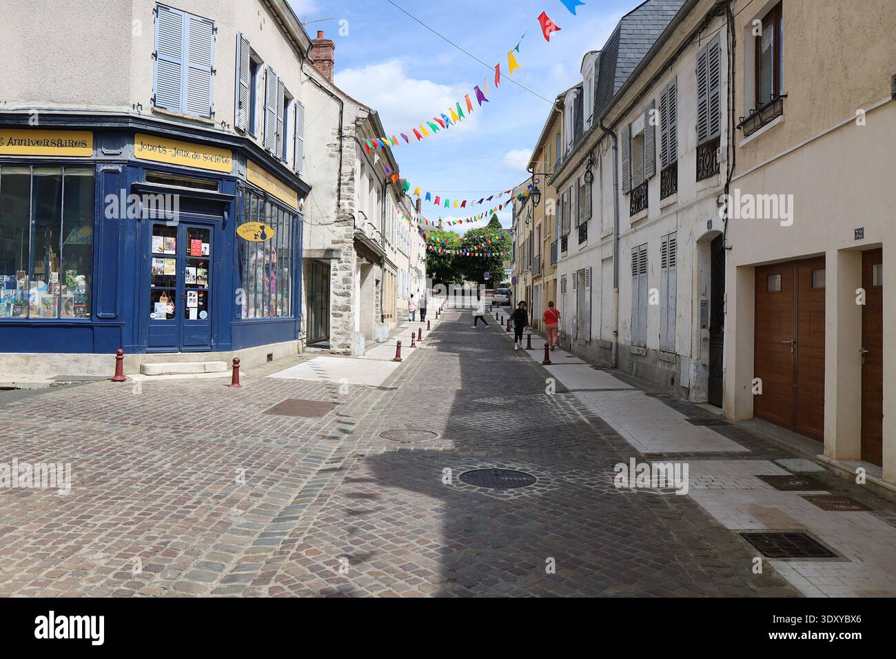 Rue typique, ville de Dourdan, département de l'Essonne, France Banque D'Images