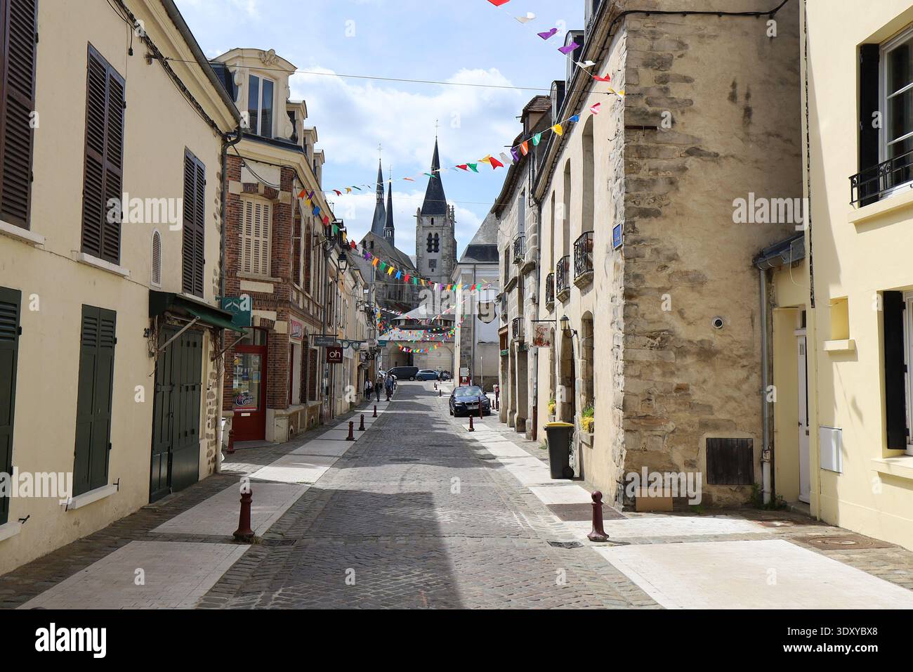 Rue typique, ville de Dourdan, département de l'Essonne, France Banque D'Images