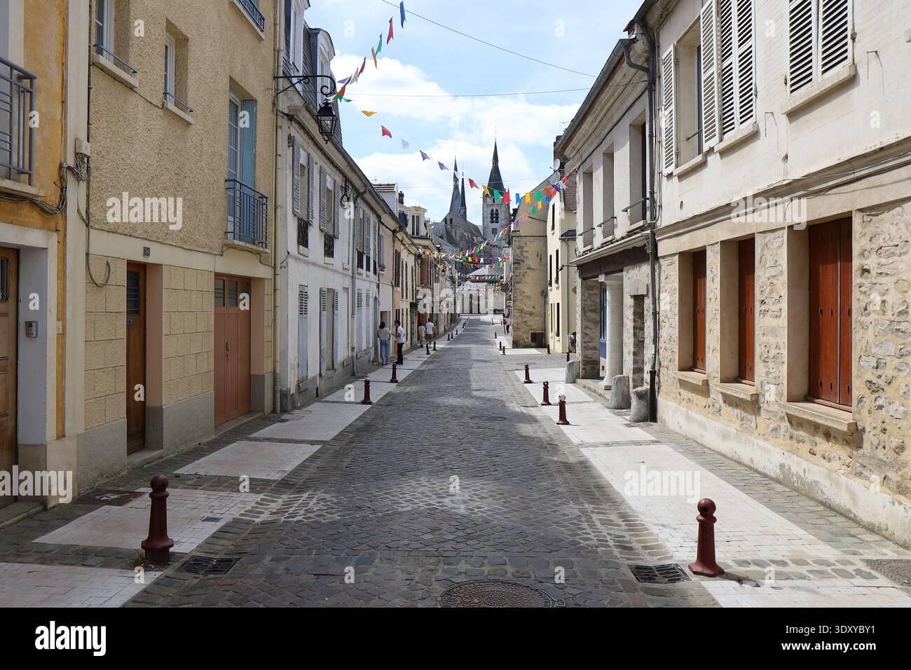 Rue typique, ville de Dourdan, département de l'Essonne, France Banque D'Images