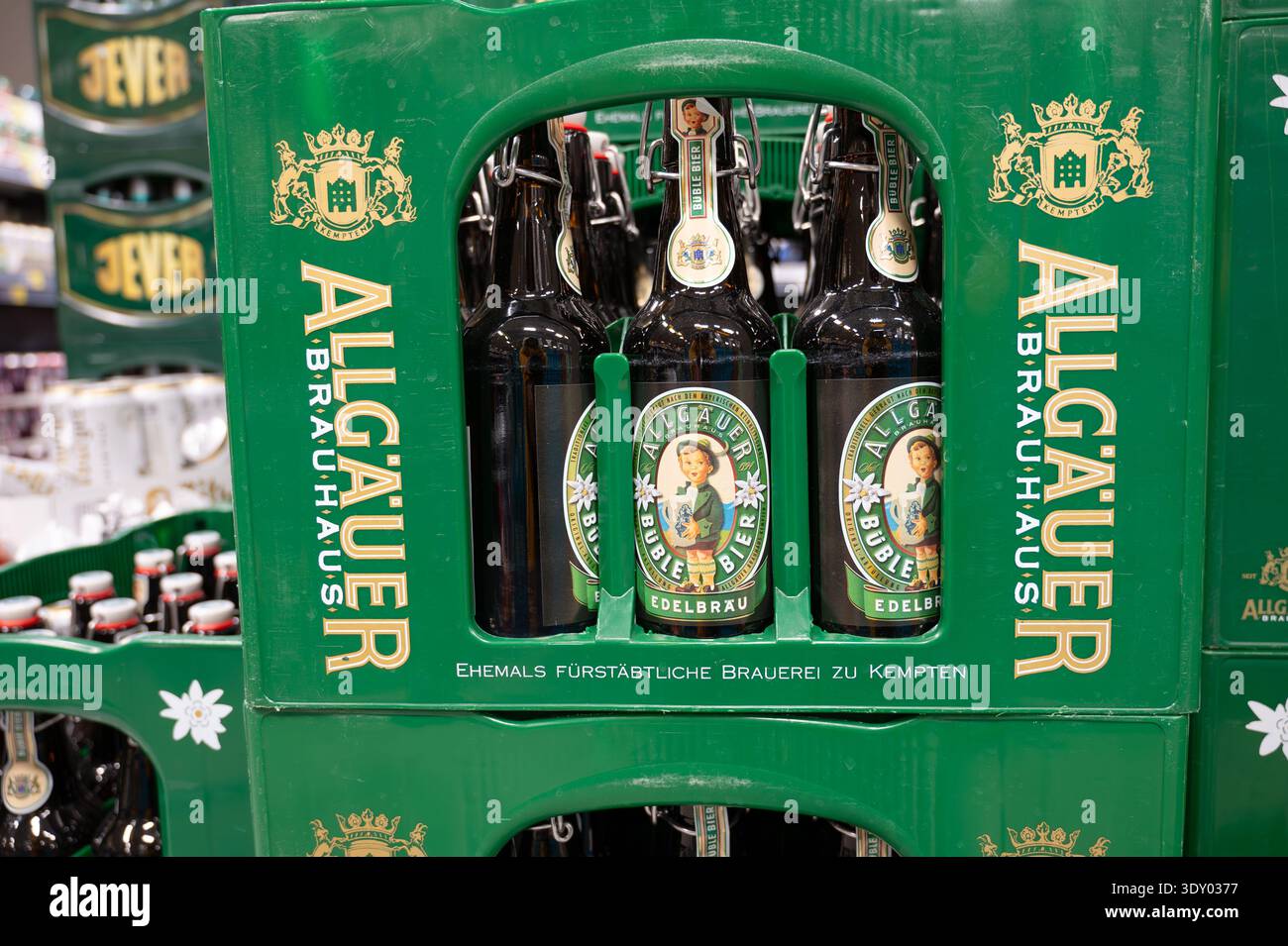 Allgäuer assortiment de bières de brasserie princière Kempten, boissons alcoolisées, marque bavaroise allemande, alcool, bouteilles en verre de dépôt, caisses, supermarché Banque D'Images