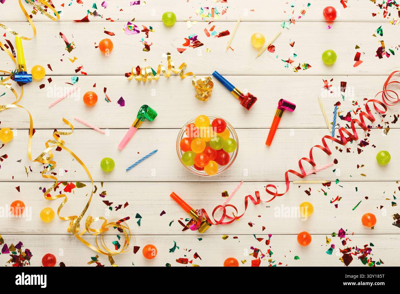 Fond de fête, accessoires de célébration de vacances, vue de dessus Banque D'Images