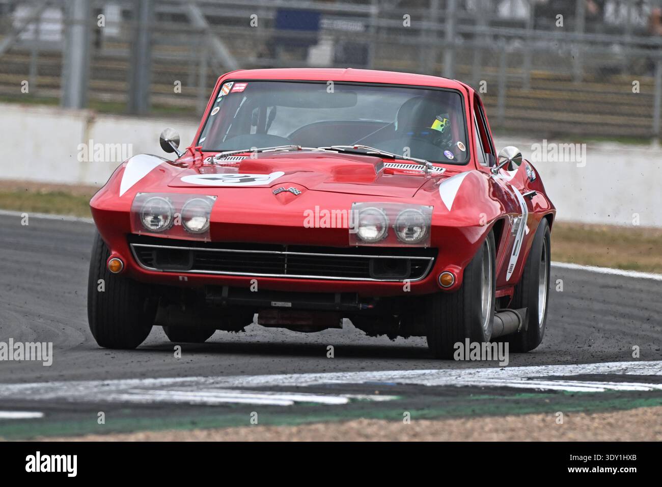 Myles Poulton, Pete Fisk, Chevrolet Corvette Stingray, Trophée International pour Classic GT Cars Pre ’66, cinquante minutes de course rapprochée sur le GRA complet Banque D'Images