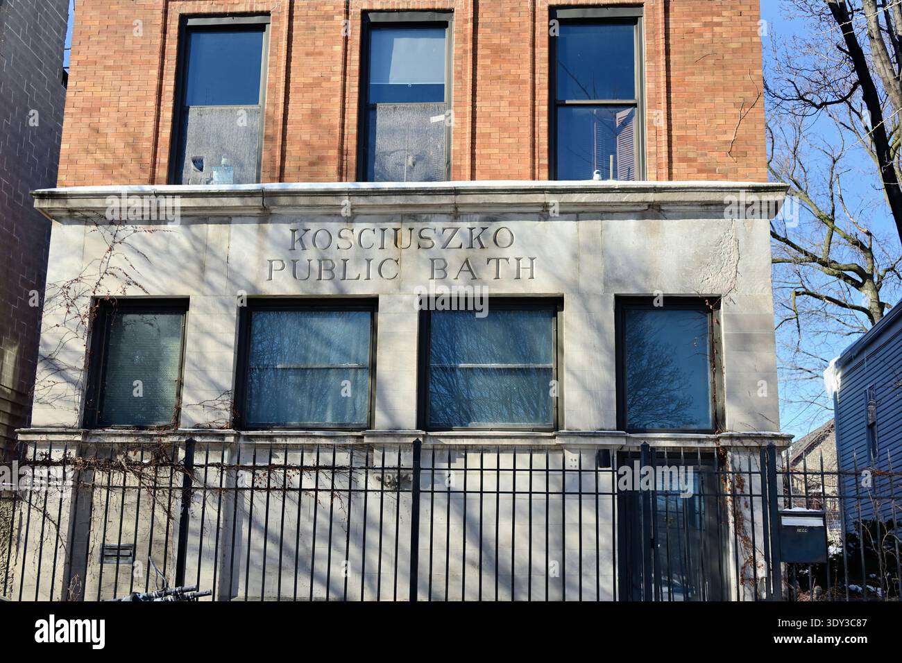 Chicago, Illinois, États-Unis. Vestige d'une autre époque, l'ancien bain public de Kosciuszko est maintenant une résidence proche du nord à Chicago. Banque D'Images