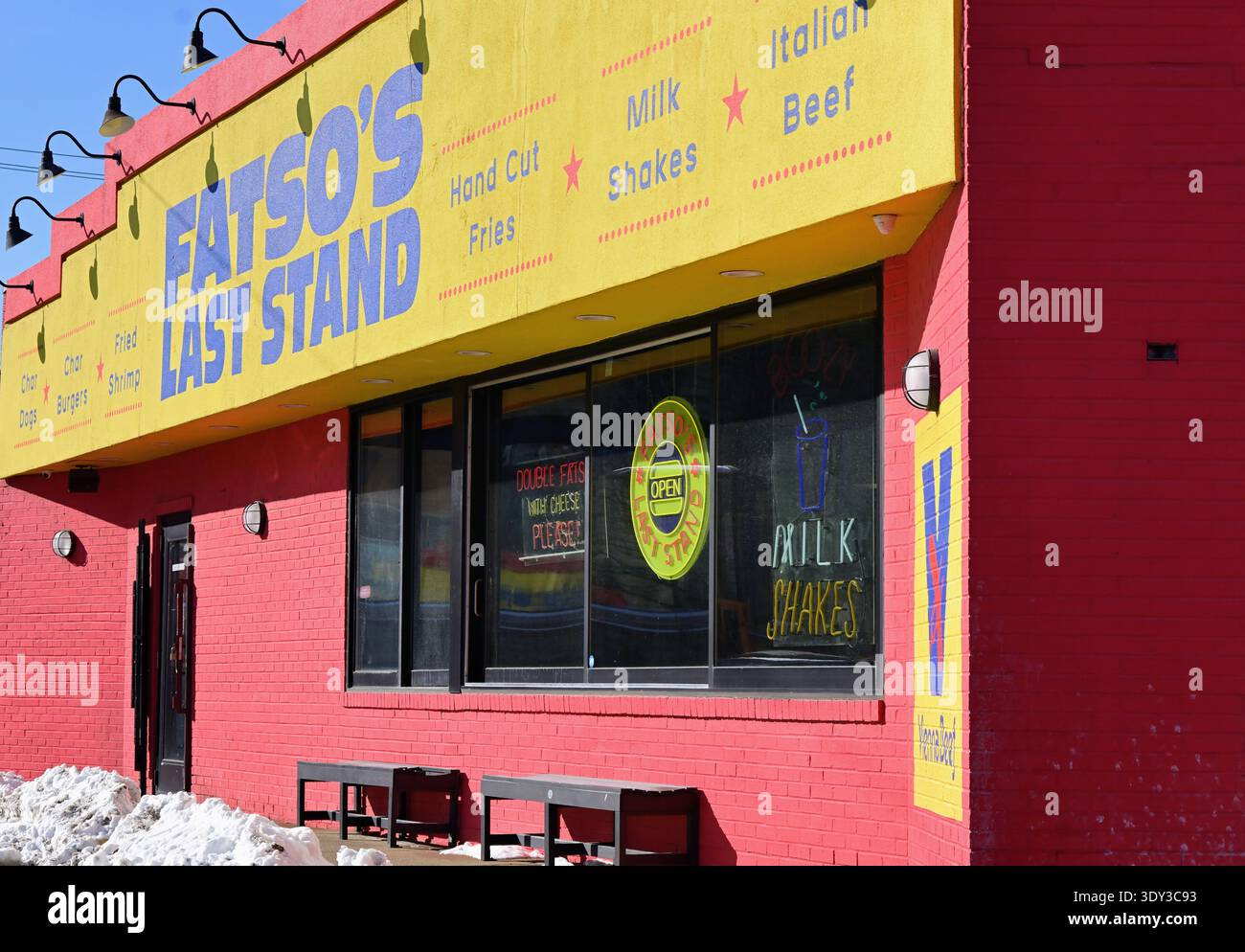 Chicago, Illinois, États-Unis. Les stands de hot-dogs sont un spectacle commun à Chicago où le hot-dog de style Chicago est célèbre. Banque D'Images