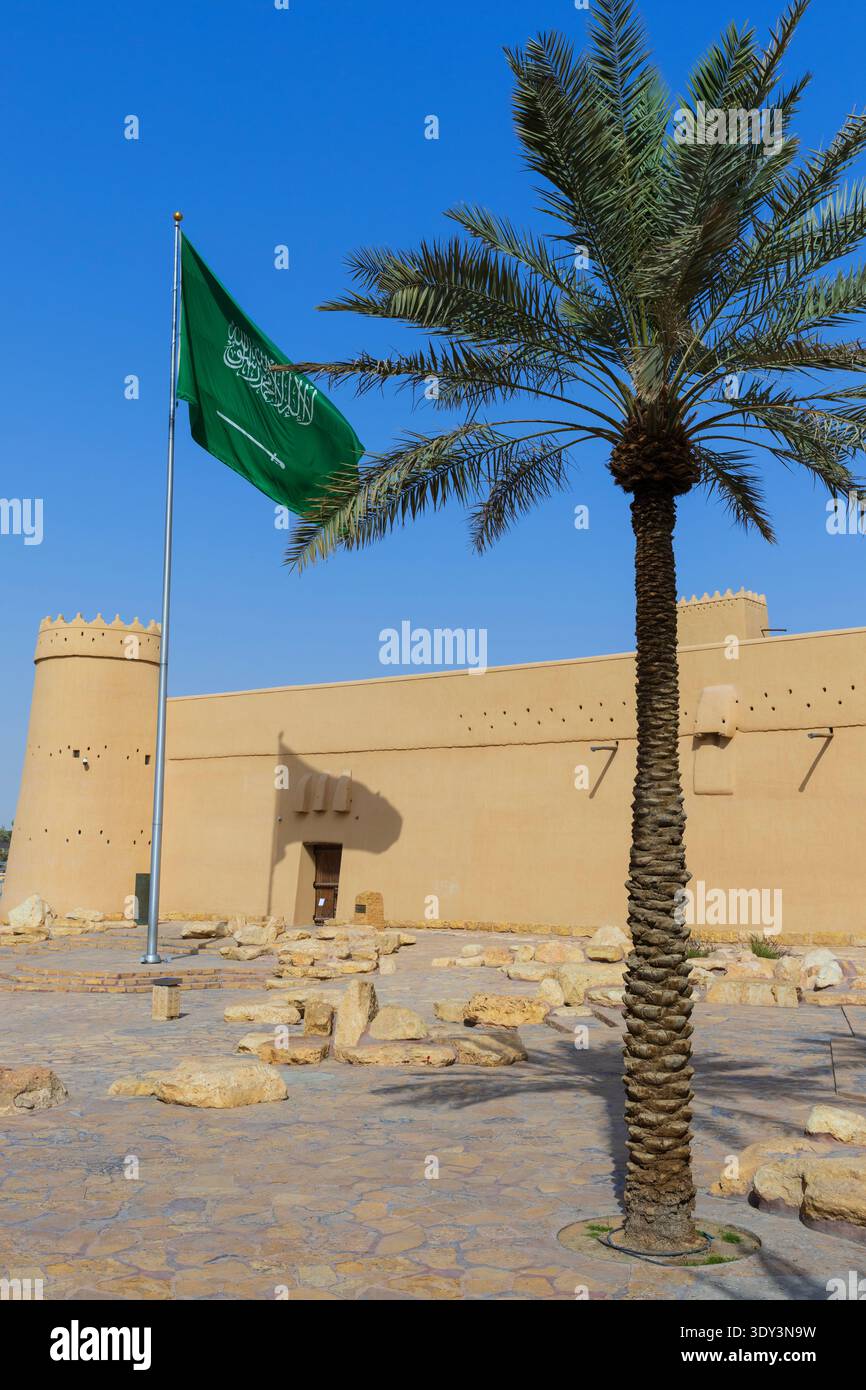 L'entrée principale de la forteresse Masmak du XIXe siècle (palais al-Masmak) à Riyad, en Arabie Saoudite Banque D'Images