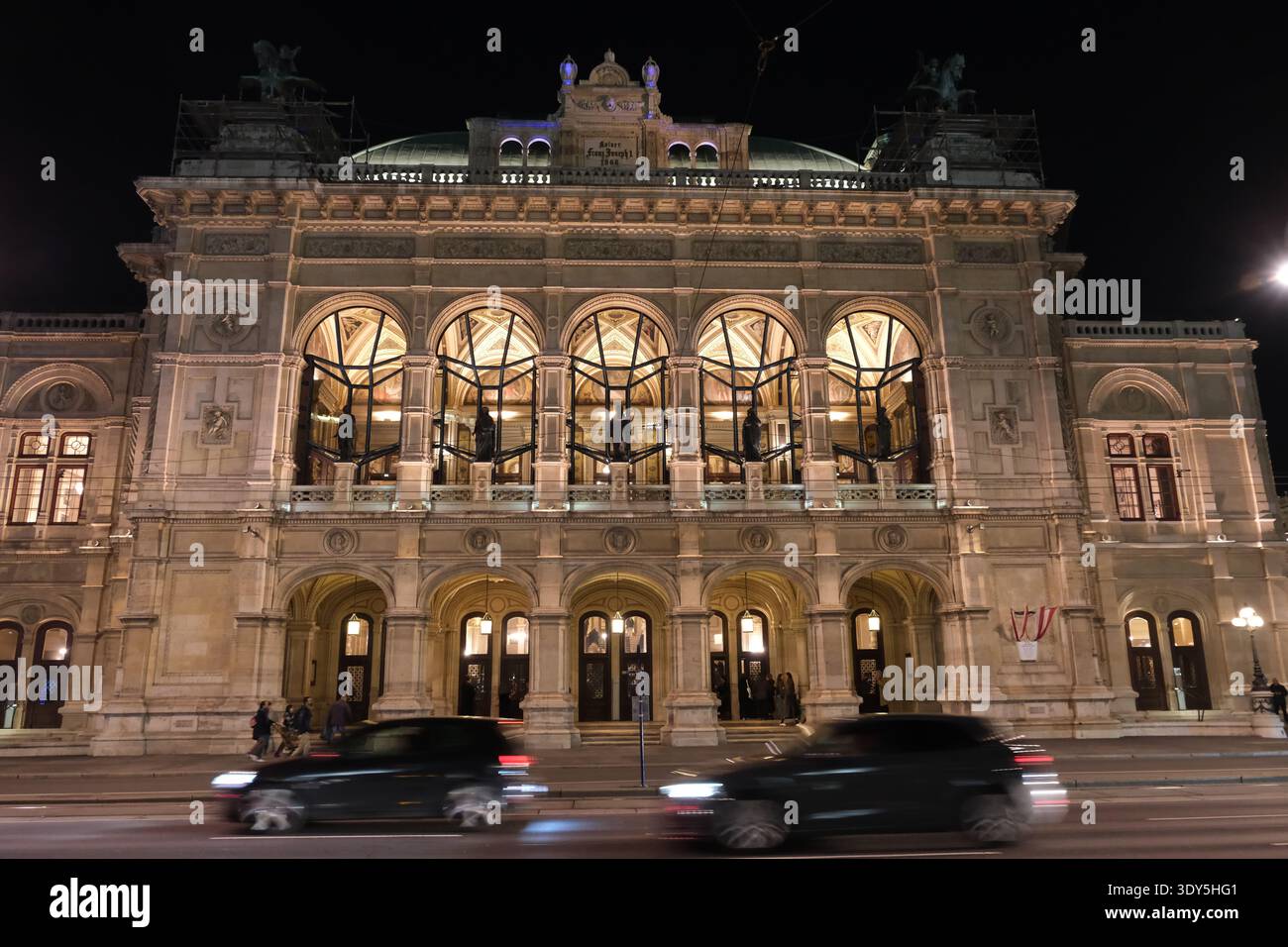 L'Opéra d'État de Vienne - Wiener Staatsoper - bâtiment de nuit Vienne, Autriche Banque D'Images