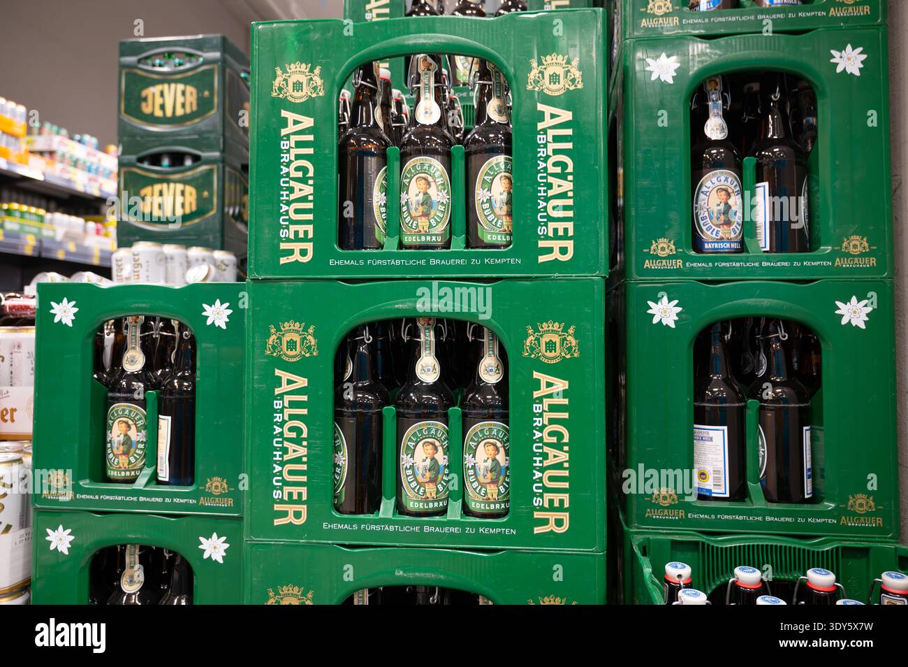 Allgäuer assortiment de bières de brasserie princière Kempten, boissons alcoolisées, marque bavaroise allemande, alcool, bouteilles en verre de dépôt, caisses, supermarché, Trèves Banque D'Images