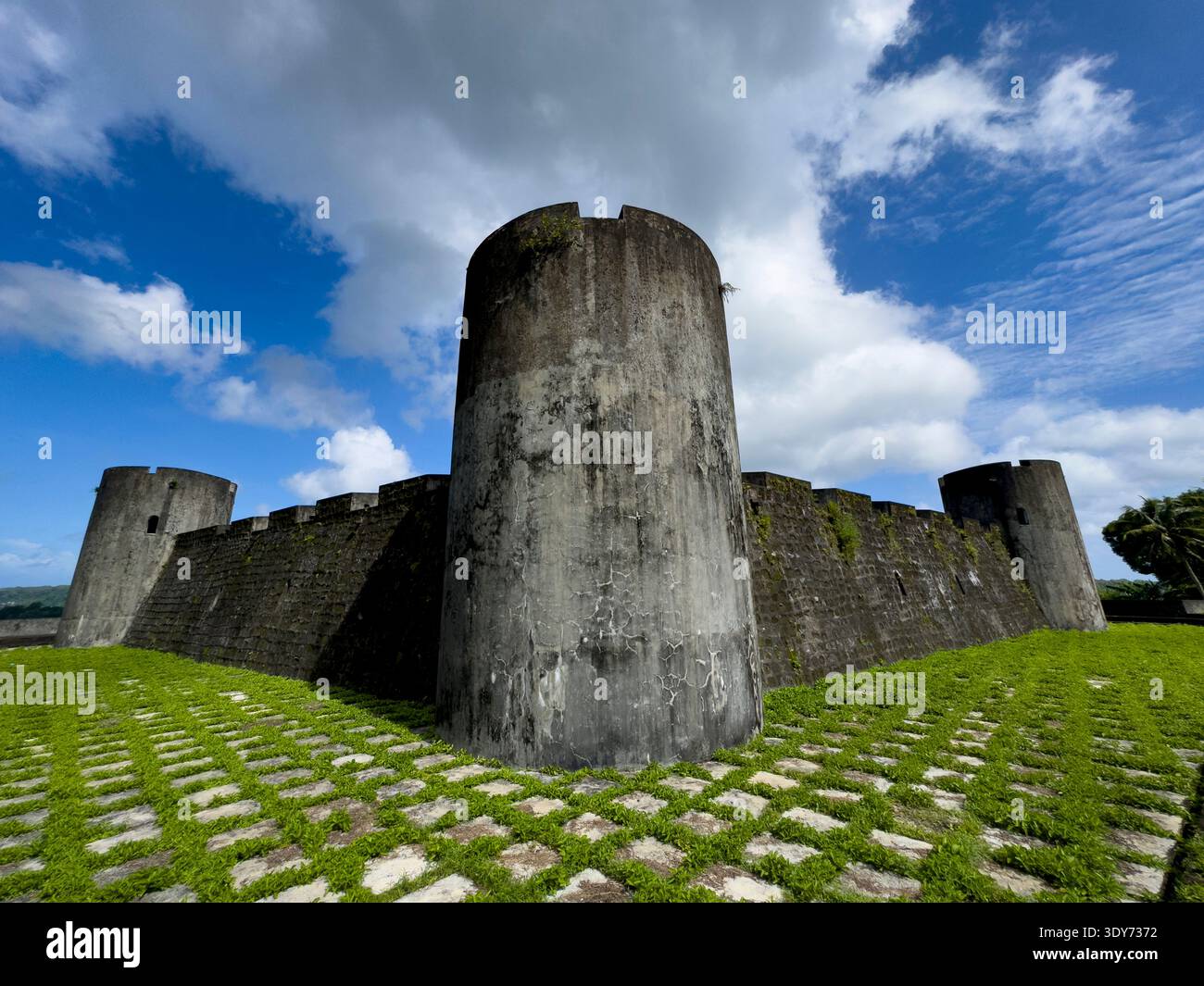 Explorer Fort Belgica construit au 17ème siècle sur l'île de Banda Neira pour le commerce de la noix de muscade en Indonésie Banque D'Images