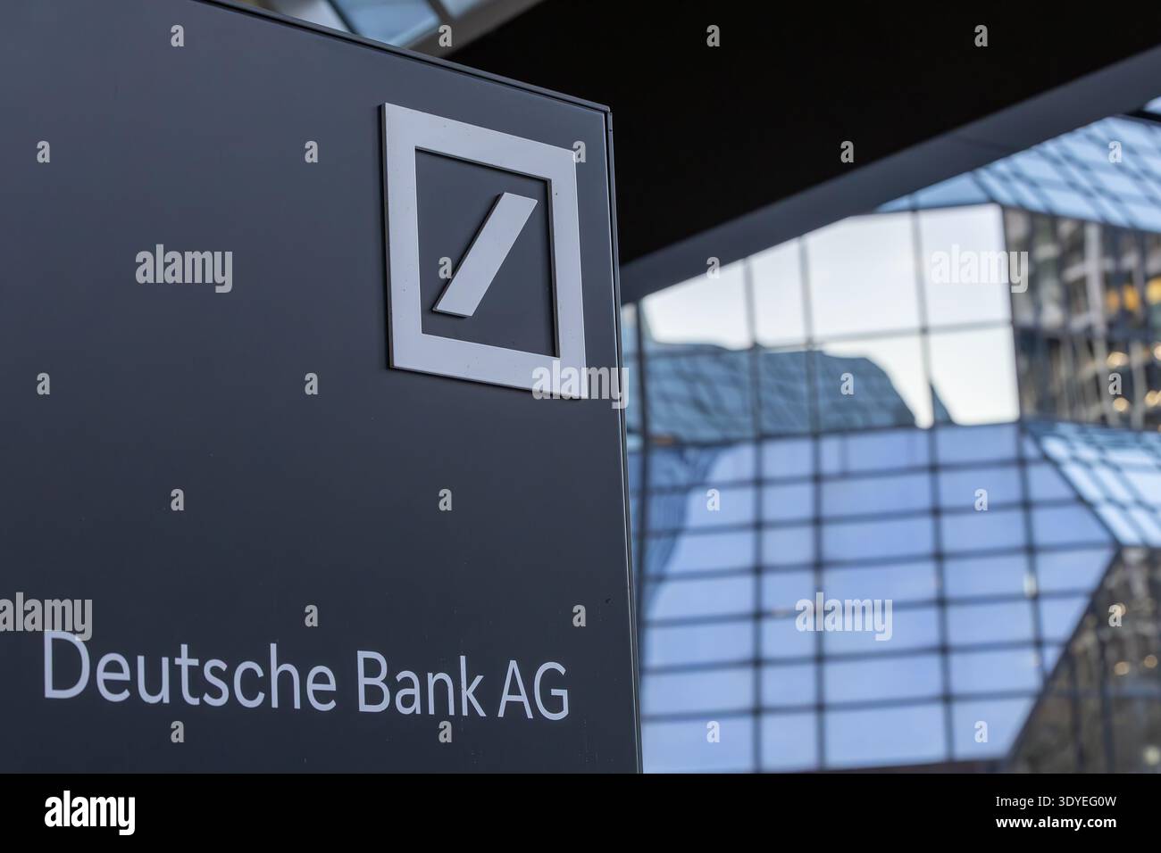 Logo Deutsche Bank AG au siège de la banque d'investissement allemande à Francfort-sur-le-main, Allemagne. Banque D'Images