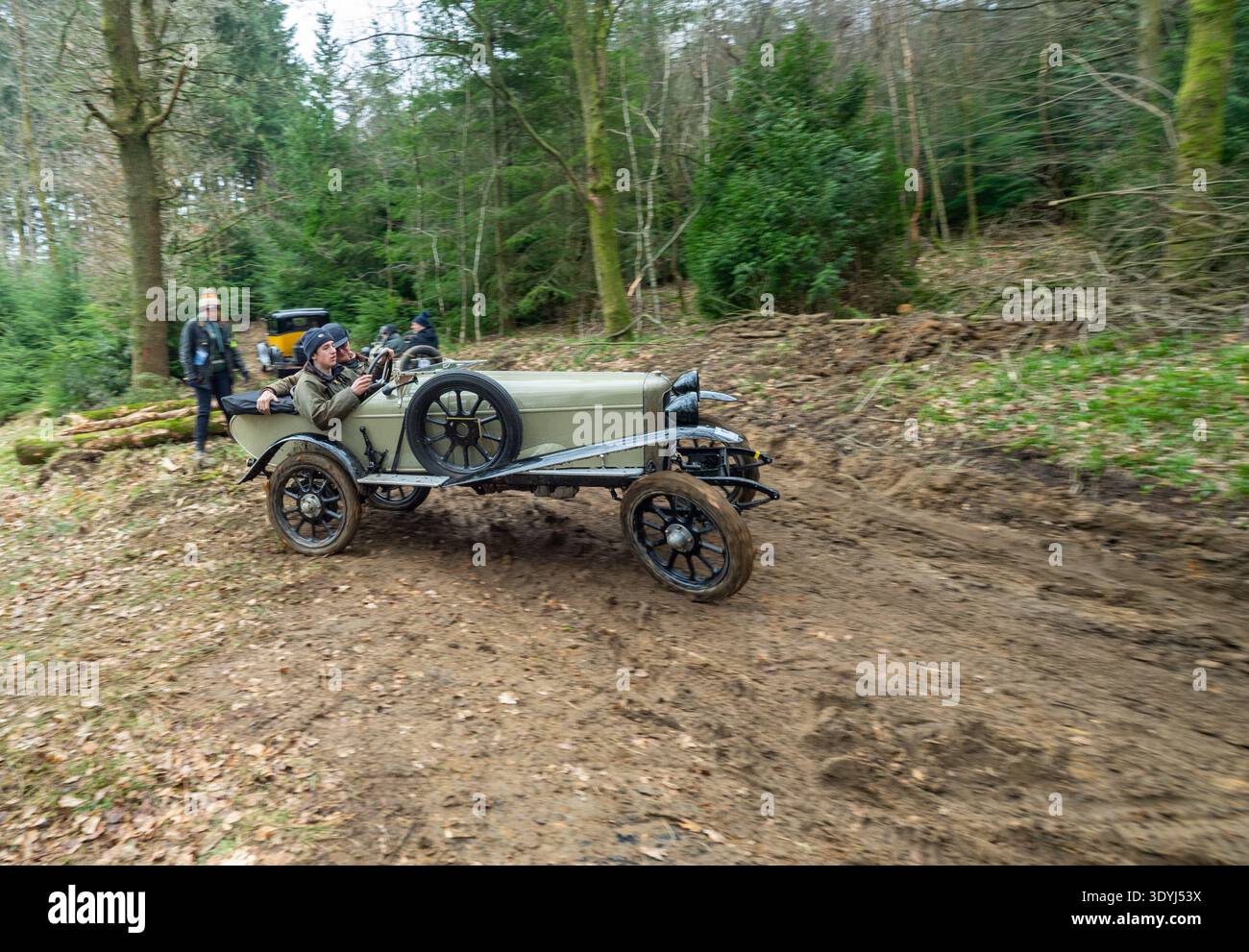 Les membres du Vintage Sports car Club (C.S.C.) qui participent aux essais annuels de John Harris Hill pour les voitures fabriquées avant W.W.2. Banque D'Images