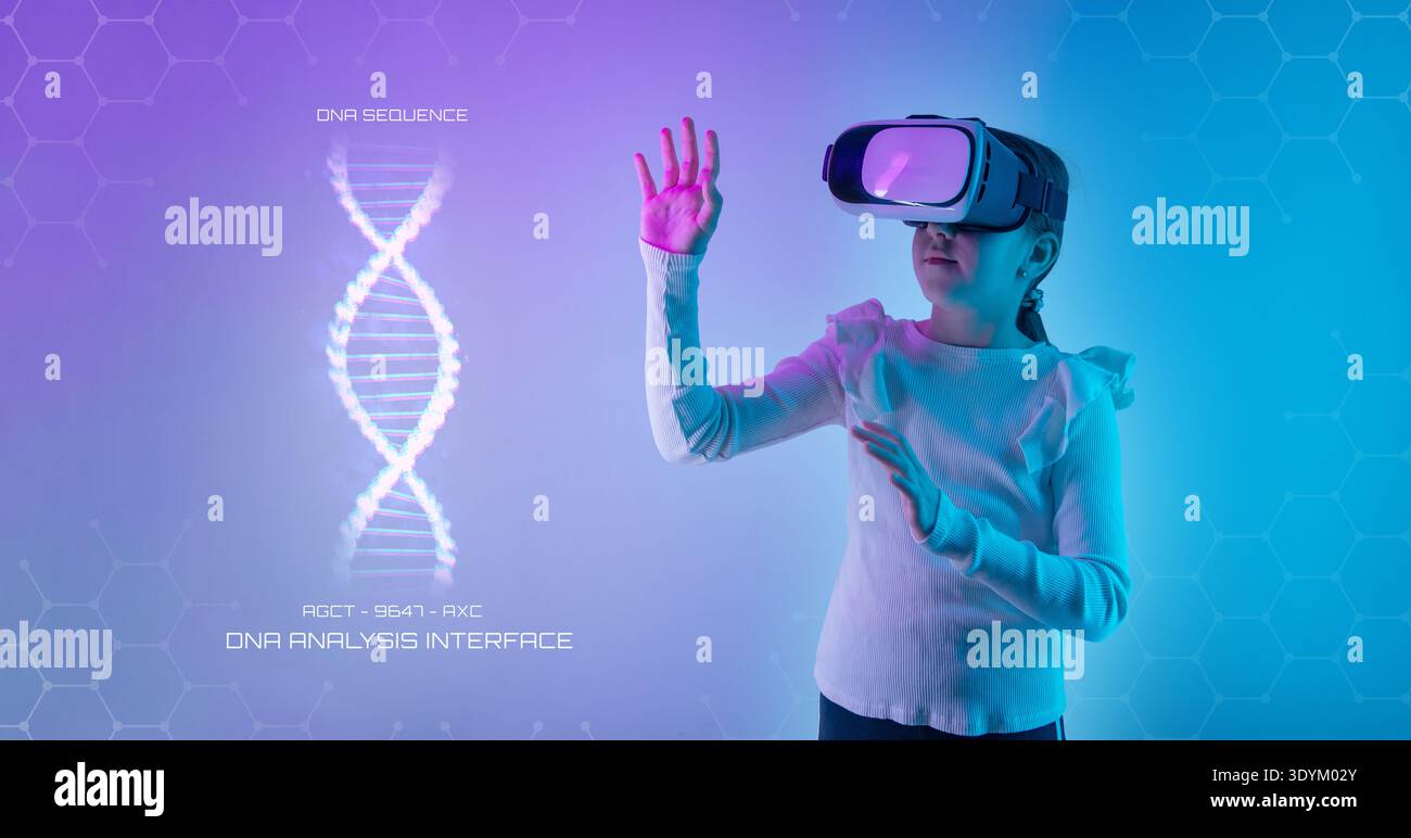 Fille utilisant un casque de réalité virtuelle interagissant avec un hologramme futuriste d'analyse adn représentant la biotechnologie, l'éducation scientifique et le chiffre immersif Banque D'Images