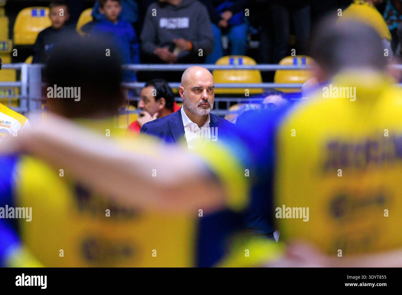 Turin, Italie - 08 mars 2026 : Paolo Moretti entraîneur du Reale Mutua Torino avant le match de basket contre Tezenis Verona, Serie A2 LNP Banque D'Images