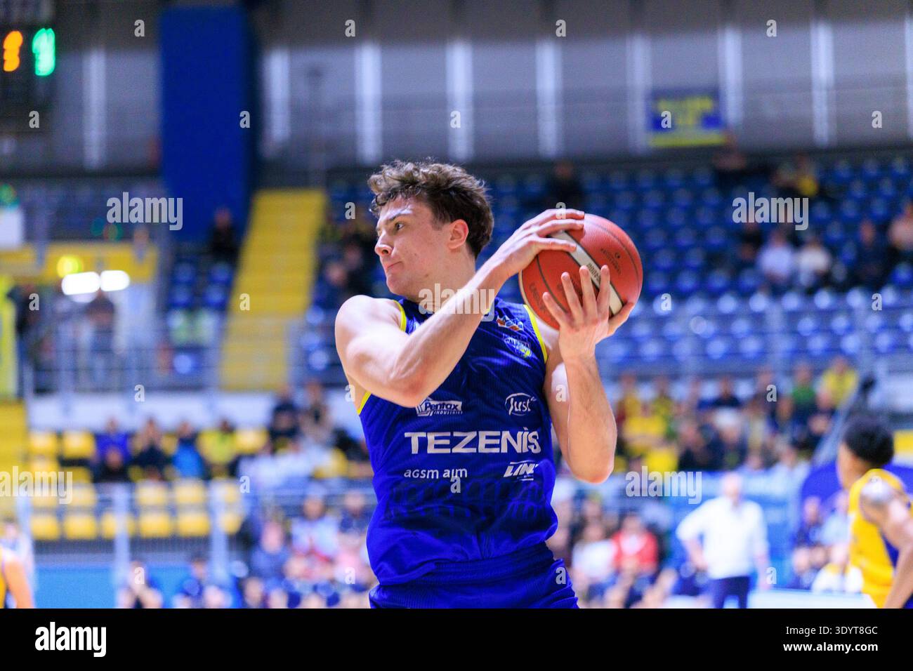 Turin, Italie - 08 mars 2026 : Federico Zampini de Tezenis Vérone en action lors du match de basket contre Reale Mutua Torino, Serie A2 LNP. Banque D'Images