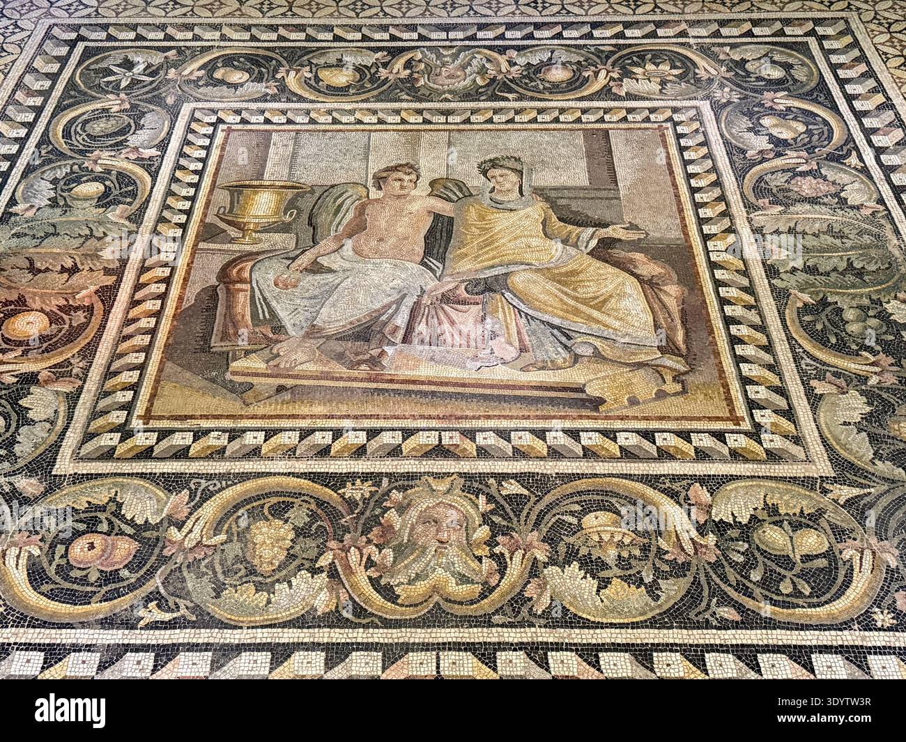Mosaïque Éros et Psyché du 1er au 2e siècle de Zeugma. Fouillé en 2000, il est maintenant exposé au Musée de la mosaïque de Zeugma à Gaziantep, Turquie. Banque D'Images