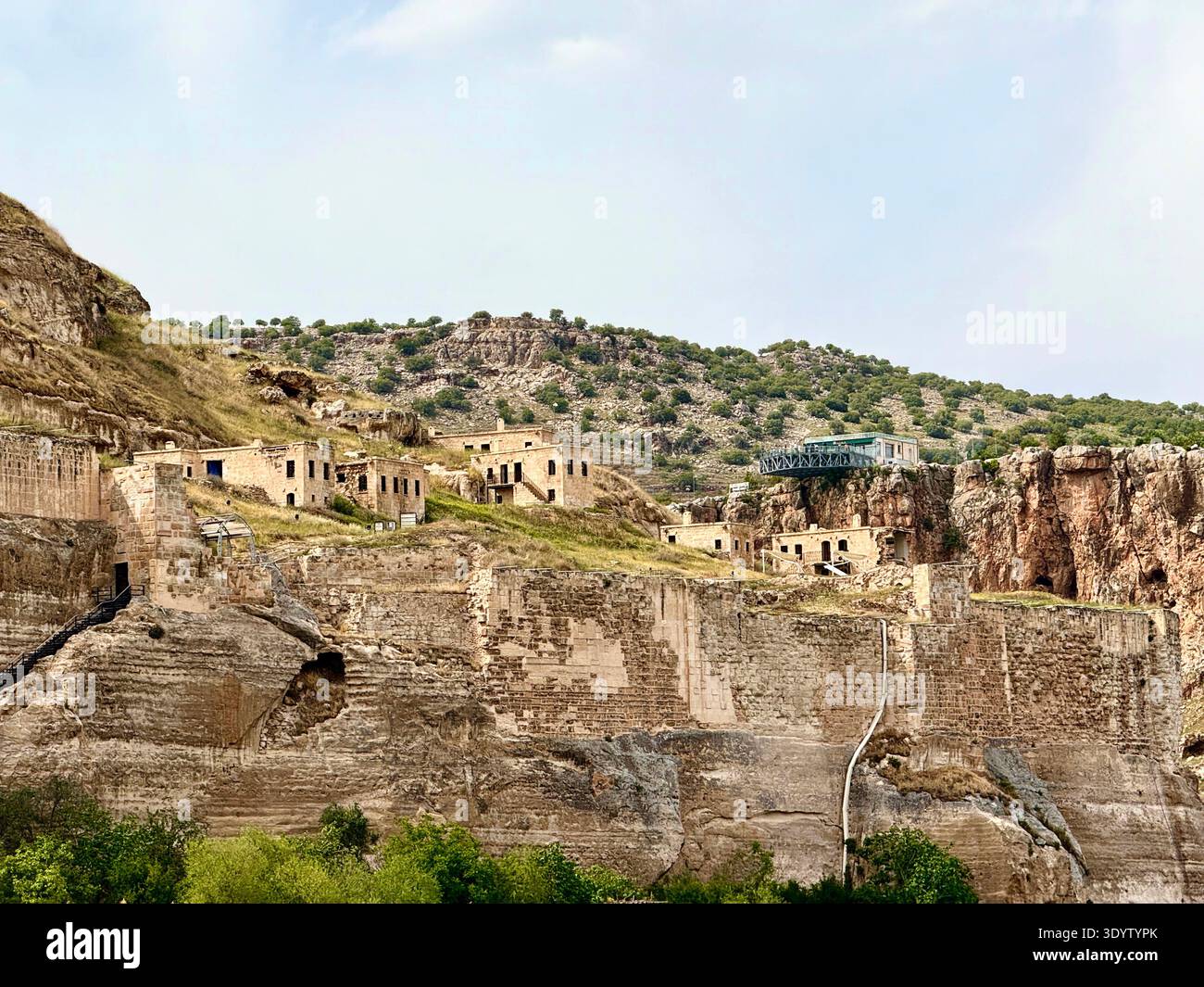 Halfeti, Şanlıurfa : district historique de l'Euphrate partiellement submergé par le barrage de Birecik. Une colonie sinueuse unique dans le sud-est de l'Anatolie. Banque D'Images