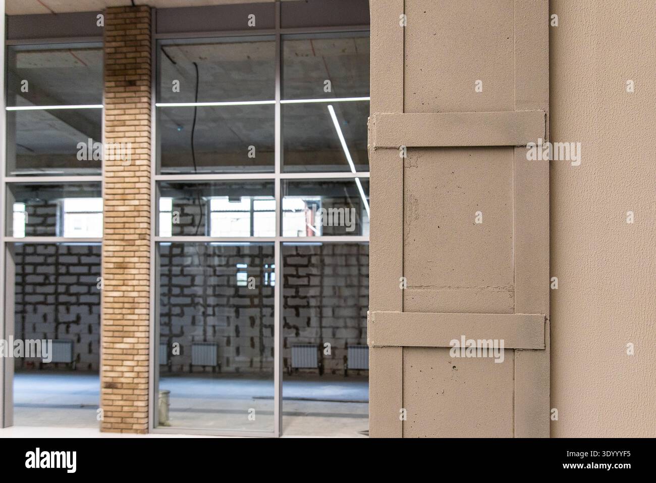 Adaptation sismique d'une colonne de béton Banque D'Images