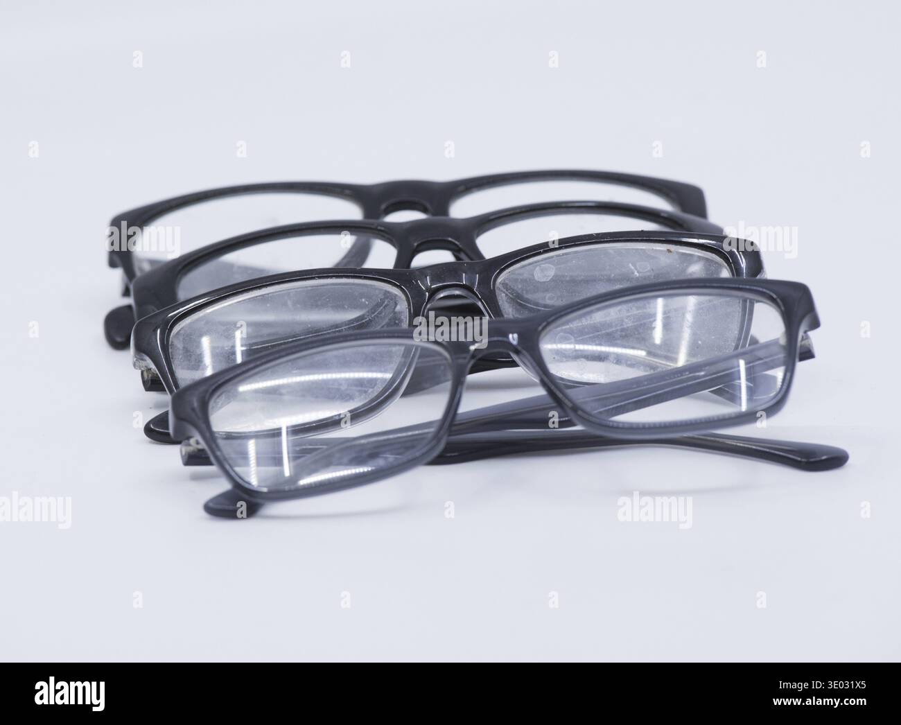 Lunettes optiques avec monture comme aide visuelle pour la myopie ou la myopie Banque D'Images