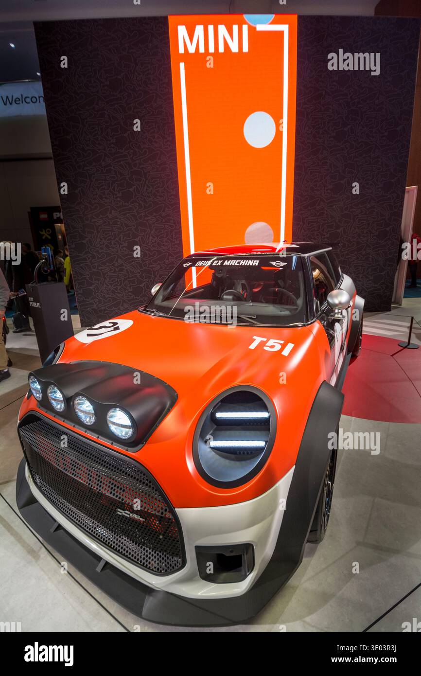 Une MINI-voiture concept JCW X Deus ex Machina fait ses débuts en Amérique du Nord au salon international de l'auto du Canada 2026 Banque D'Images