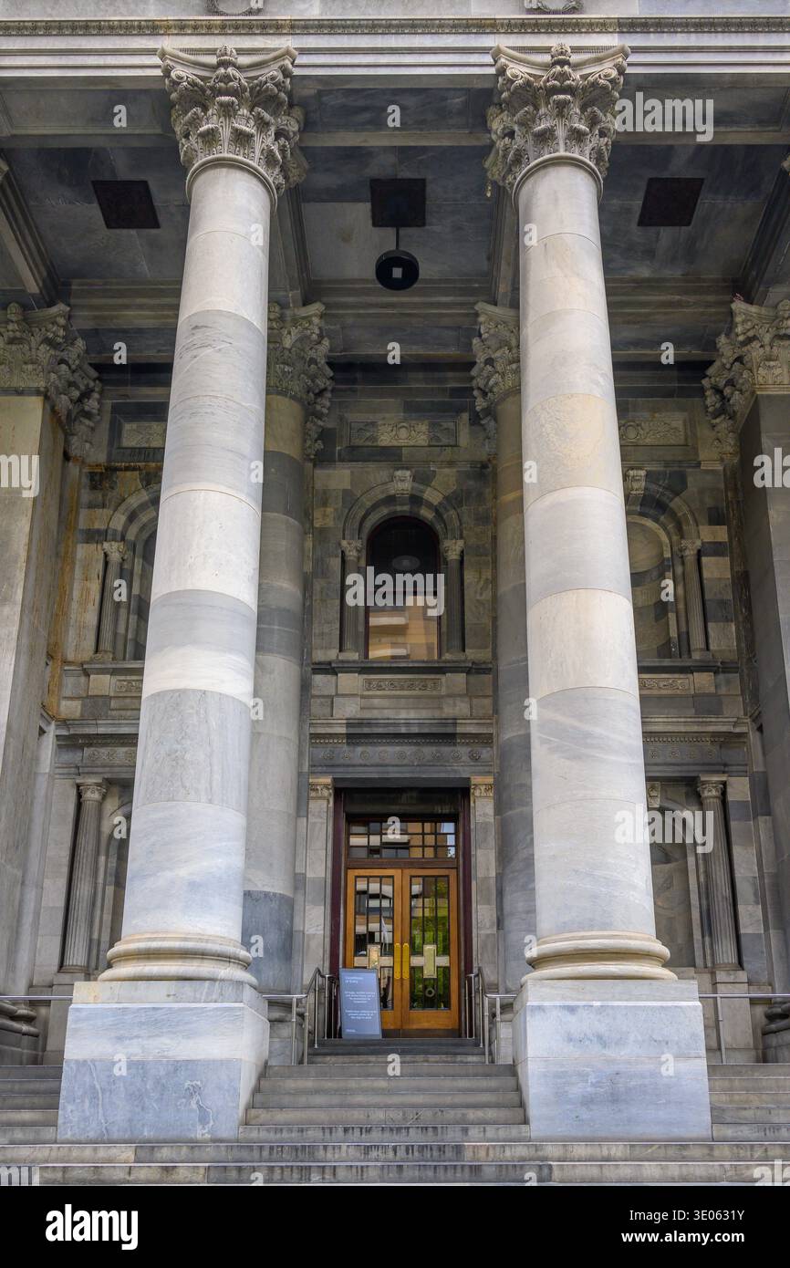 Entrée publique du Parlement sur North Terrace à Adélaïde, Australie méridionale. Banque D'Images