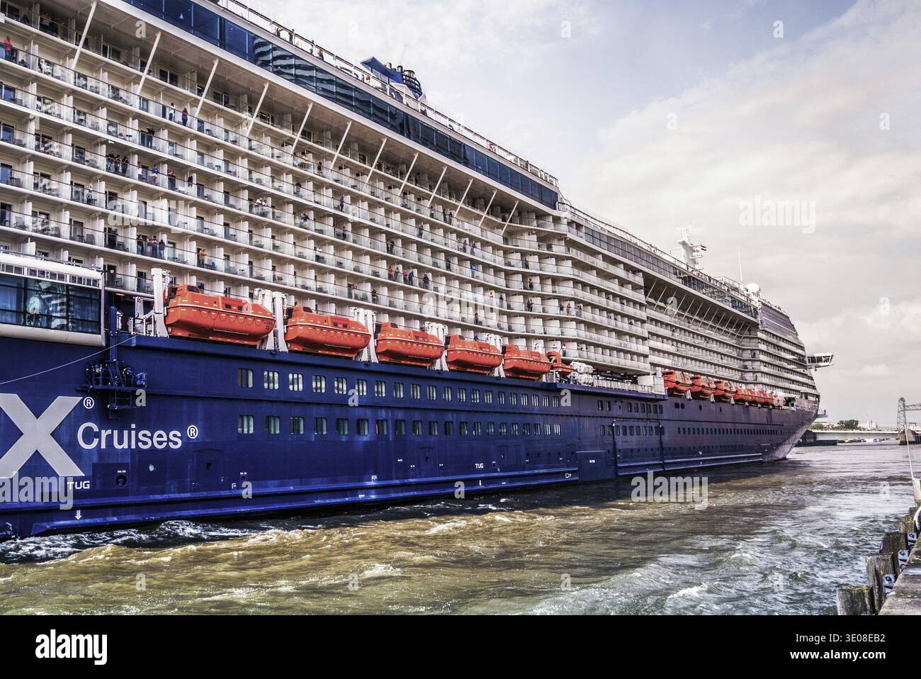 Quai de croisière au World Port Center, à Wilhelminapier dans le port, Rotterdam, pays-Bas Banque D'Images