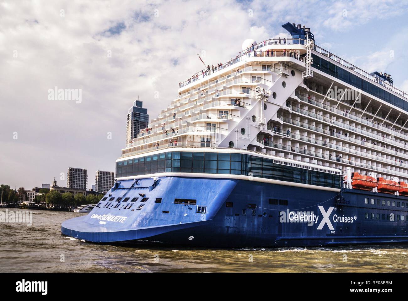 Quai de croisière au World Port Center, à Wilhelminapier dans le port, Rotterdam, pays-Bas Banque D'Images