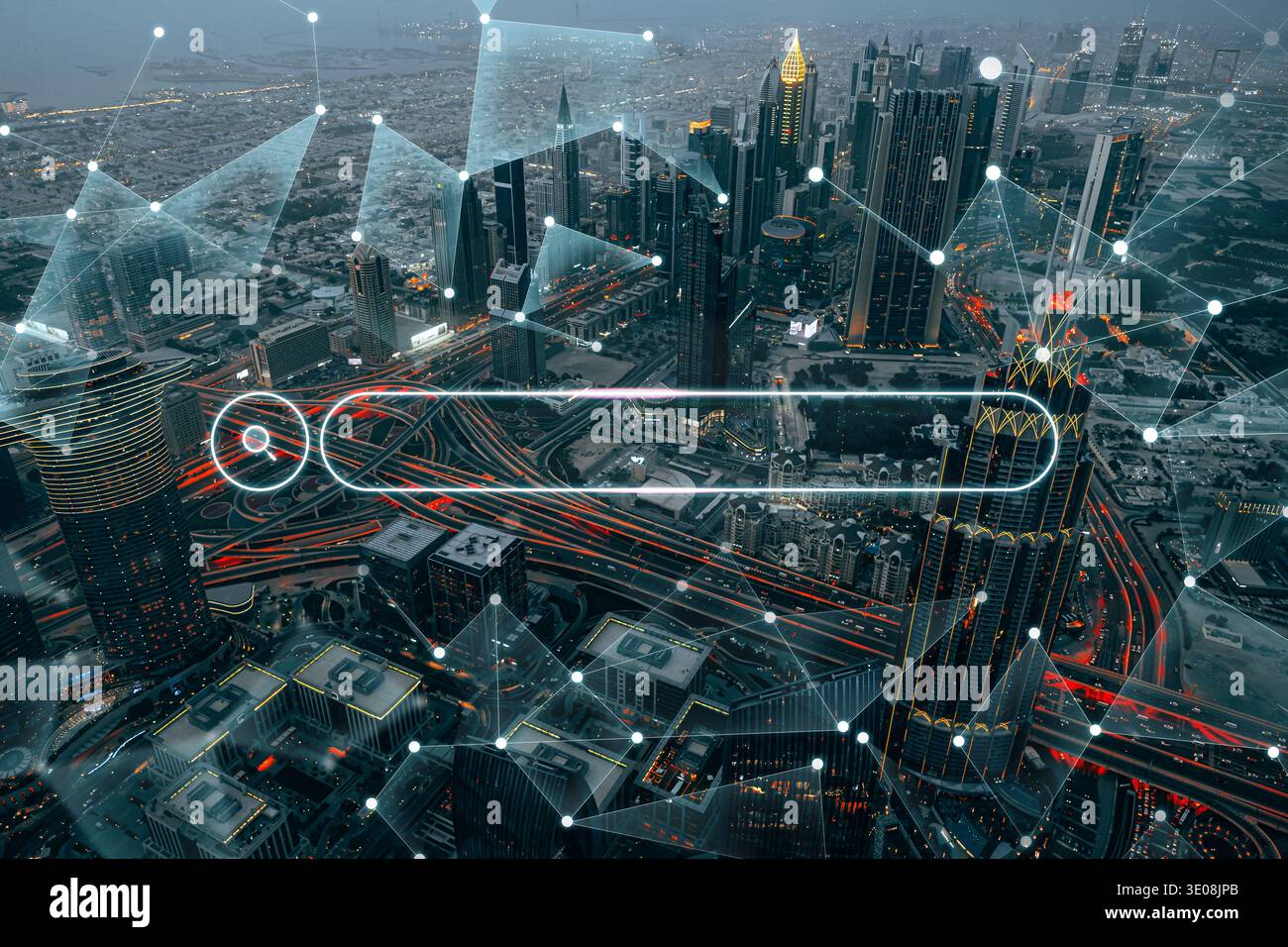 Vue sur la ville la nuit avec superposition technologique montrant les connexions de données et le trafic Banque D'Images