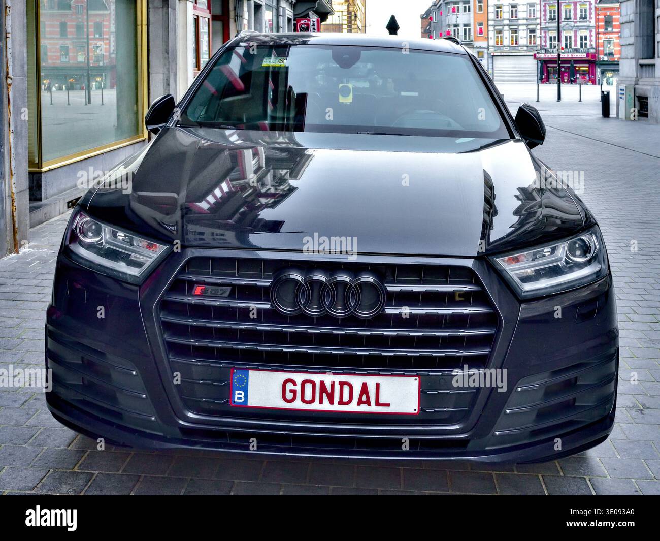 Audi SQ7 SUV immatriculé en Belgique avec plaque d'immatriculation unique 'Gondal' (Gondal était l'île mythique de Bronte) - Charleroi, Hainaut, Belgique. Banque D'Images