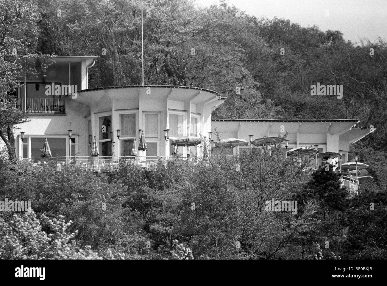 Années soixante, 10.05.1966, Restaurant et Café Platte au-dessus du lac Baldeney, point de vue, Allemagne, Essen, région de la Ruhr, Rhénanie du Nord-Westphalie, NRW, réservoir de la Ruhr Banque D'Images