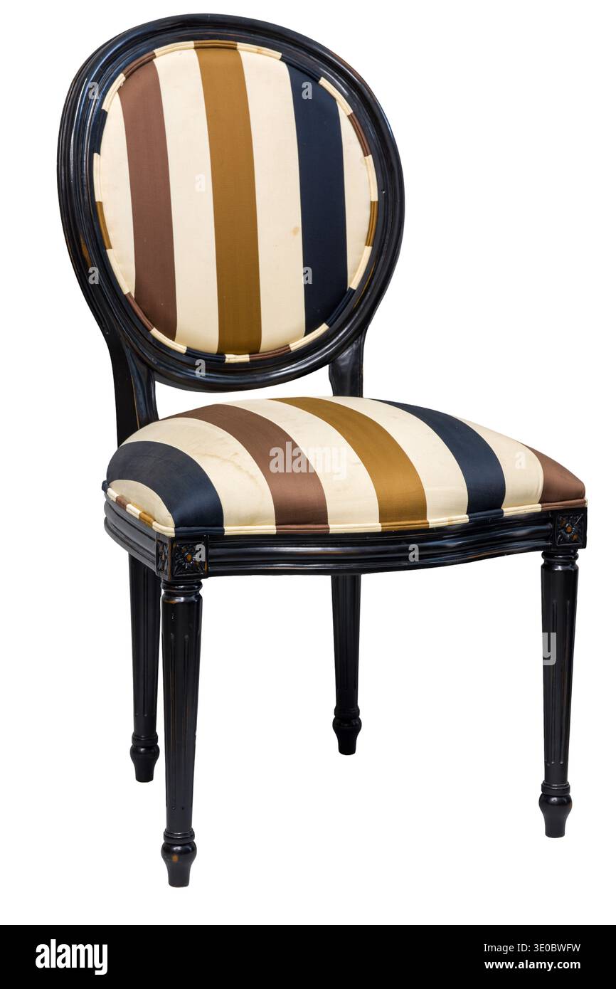 Cette chaise de salle à manger vintage présente un motif rayé saisissant dans des tons terreux, élégamment conçu en bois noir, parfait pour améliorer n'importe quel espace de salle à manger Banque D'Images