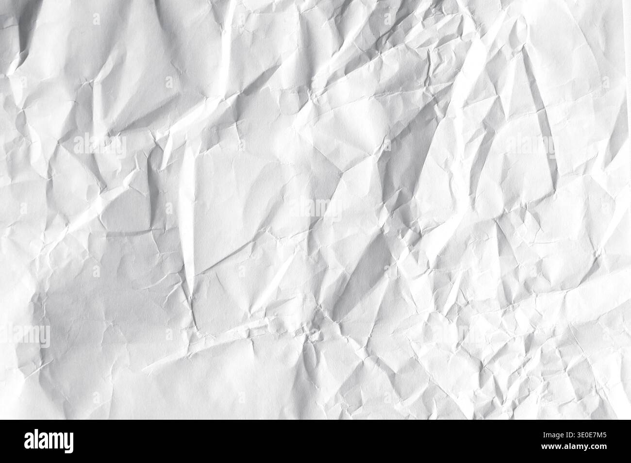 Feuille blanche froissée comme texture ou fond, longue image de papier plié, vue de dessus Banque D'Images
