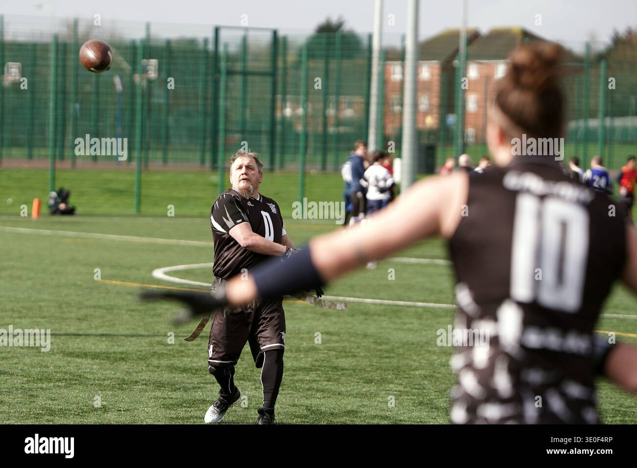 Drapeau football quaterbacks lancer la balle dans Welsh Bowl VI Banque D'Images