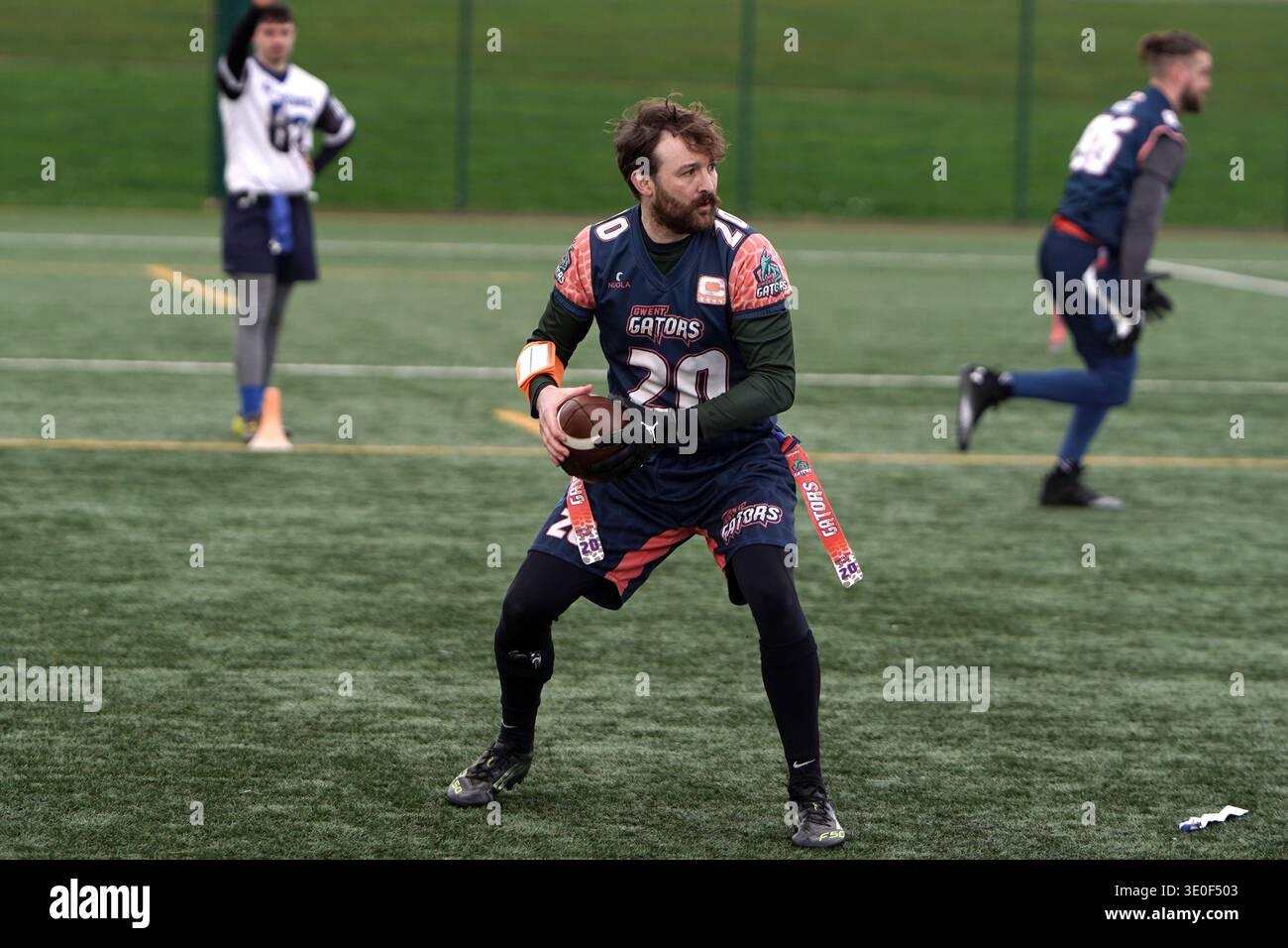 Drapeau football quaterbacks lancer la balle dans Welsh Bowl VI Banque D'Images