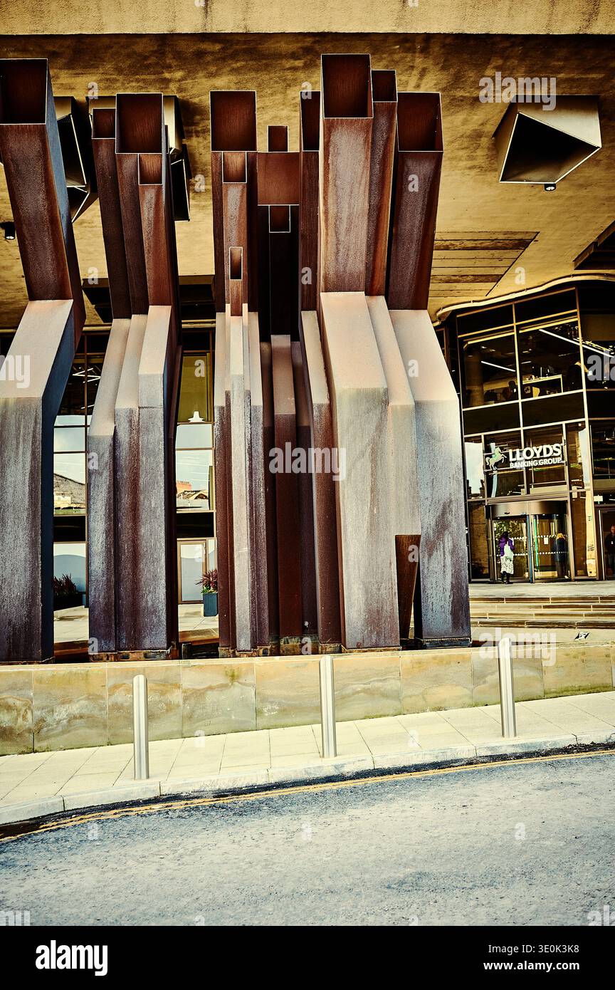Sculpture devant le Lloyds Banking Group, Halifax, Royaume-Uni Banque D'Images