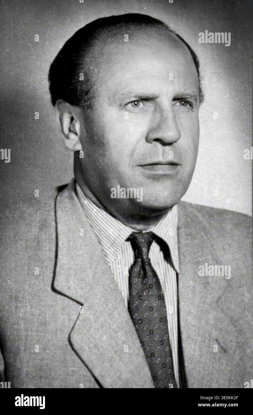 Oskar Schindler, l'industriel allemand qui a sauvé plus d'un millier de réfugiés juifs polonais pendant l'Holocauste, est représenté dans un portrait officiel pris en Argentine après la guerre. Banque D'Images