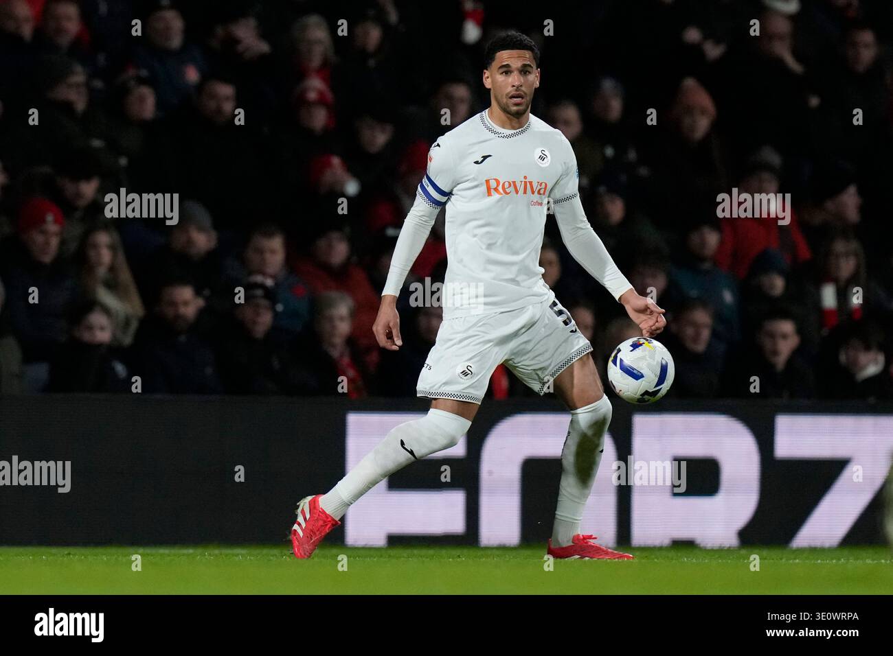 13 mars 2026 ; Stok CAE Ras, Racecourse Ground, Wrexham, pays de Galles; EFL Championship Football, Wrexham contre Swansea City ; Ben Cabango de Swansea City Banque D'Images