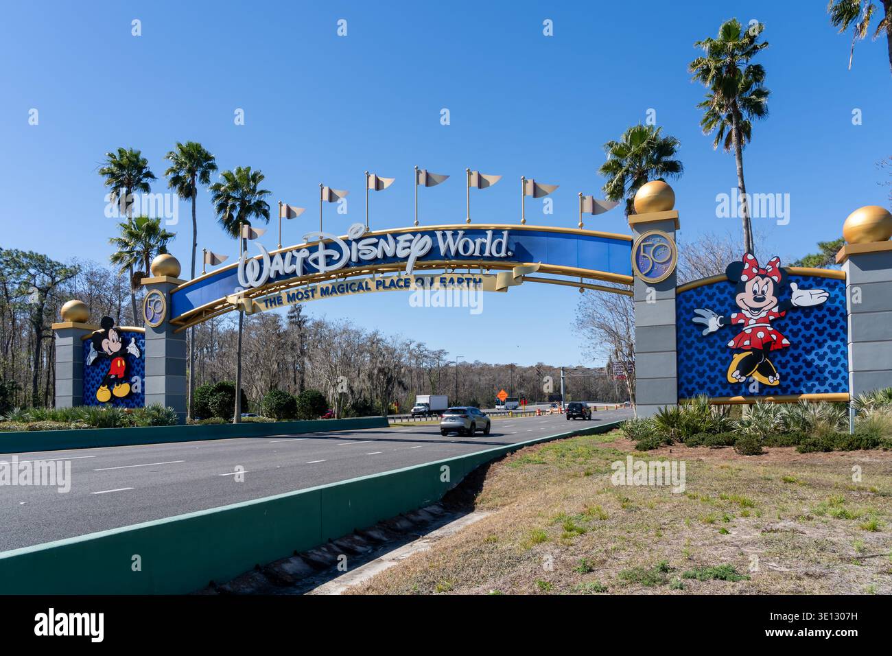 Une des entrées Gateway sur la route de Walt Disney World à Orlando, FL, USA, le 9 février 2022 Banque D'Images
