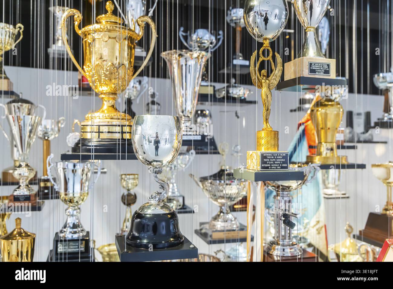 Musée Porsche Stuttgart-Zuffenhausen. Trophées des vainqueurs dans l'histoire des voitures de course Porsche. Le musée automobile de Dr Ing H.C. F. Porsche AG p Banque D'Images