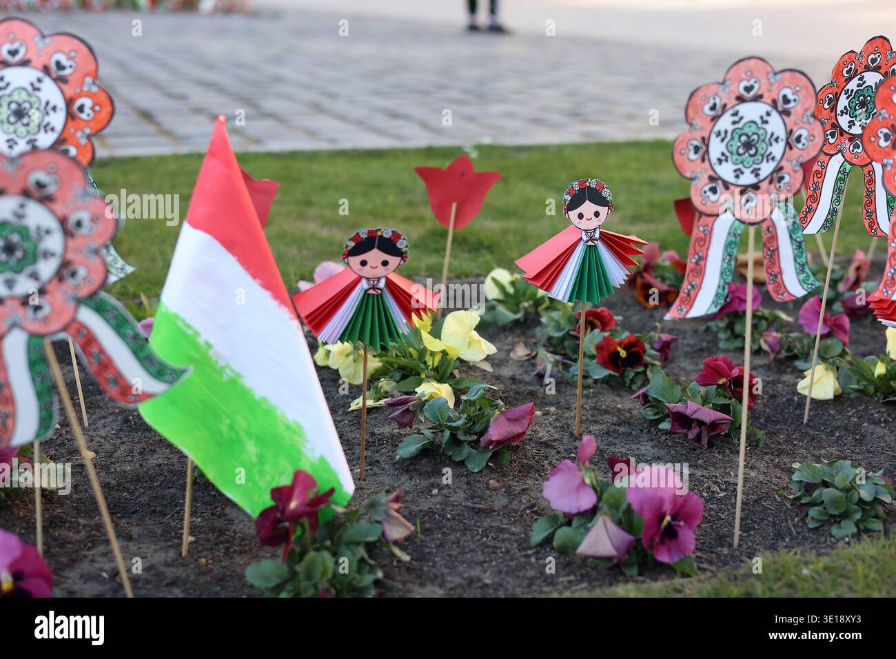 Chiffres sur papier réalisés par des enfants à l'occasion de l'anniversaire de la révolution hongroise de 1848/49, le 15 mars 2026 à Budapest, Hongrie Banque D'Images
