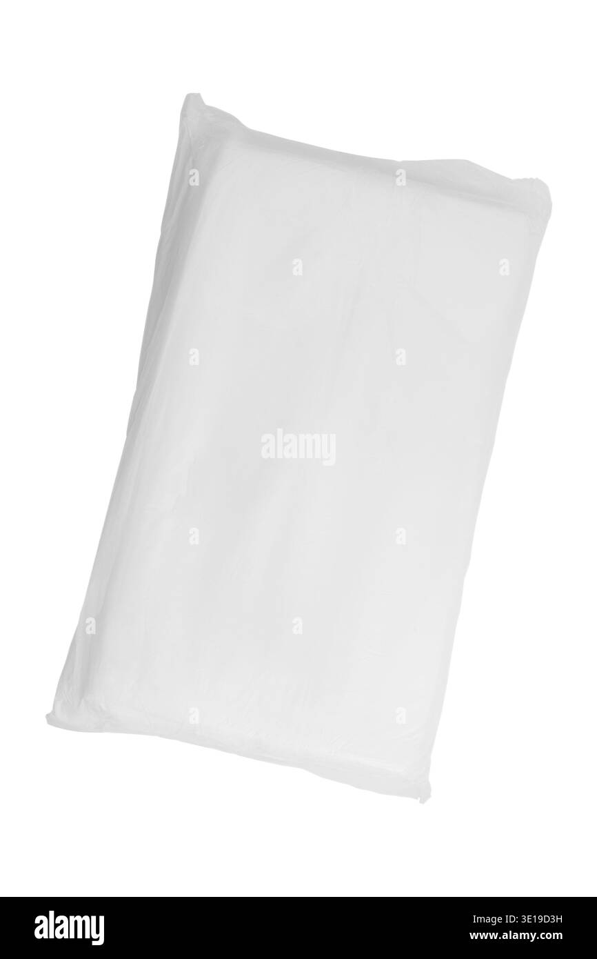 Enveloppe blanche blanche vierge en poly isolée sur fond blanc, idéale pour l'expédition et l'emballage Banque D'Images