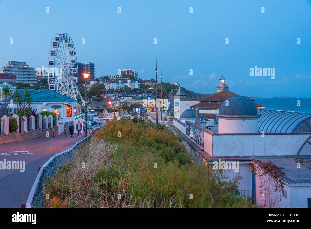 Bournemouth, Angleterre, 14 juillet 2025 : coucher de soleil sur la jetée de Bournemouth en Angleterre.IMAGE Banque D'Images