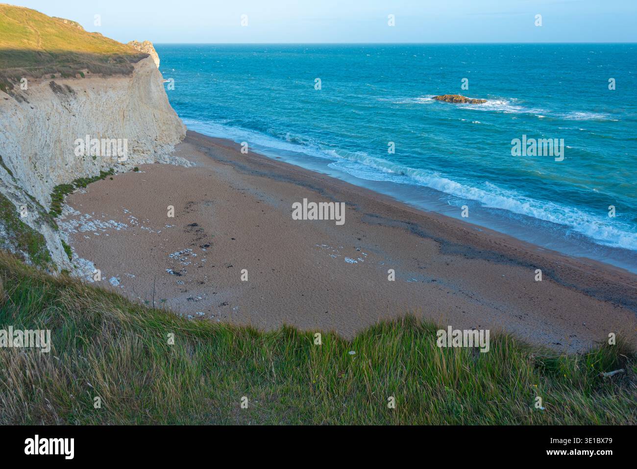 Falaises blanches près de la porte Durdle en Angleterre.IMAGE Banque D'Images