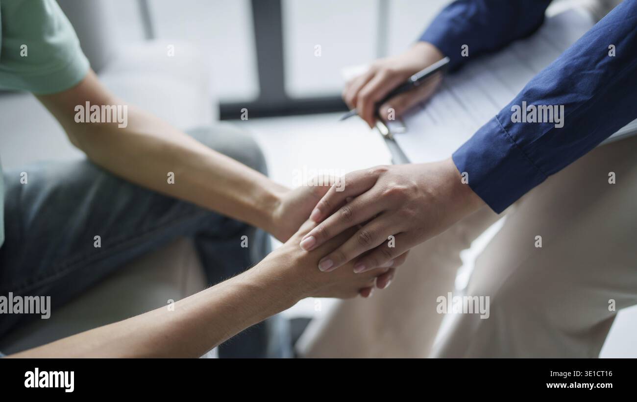 Psychothérapie professionnelle prendre note pendant le rendez-vous patient discutant des problèmes de santé mentale avec le psychologue santé mentale Banque D'Images