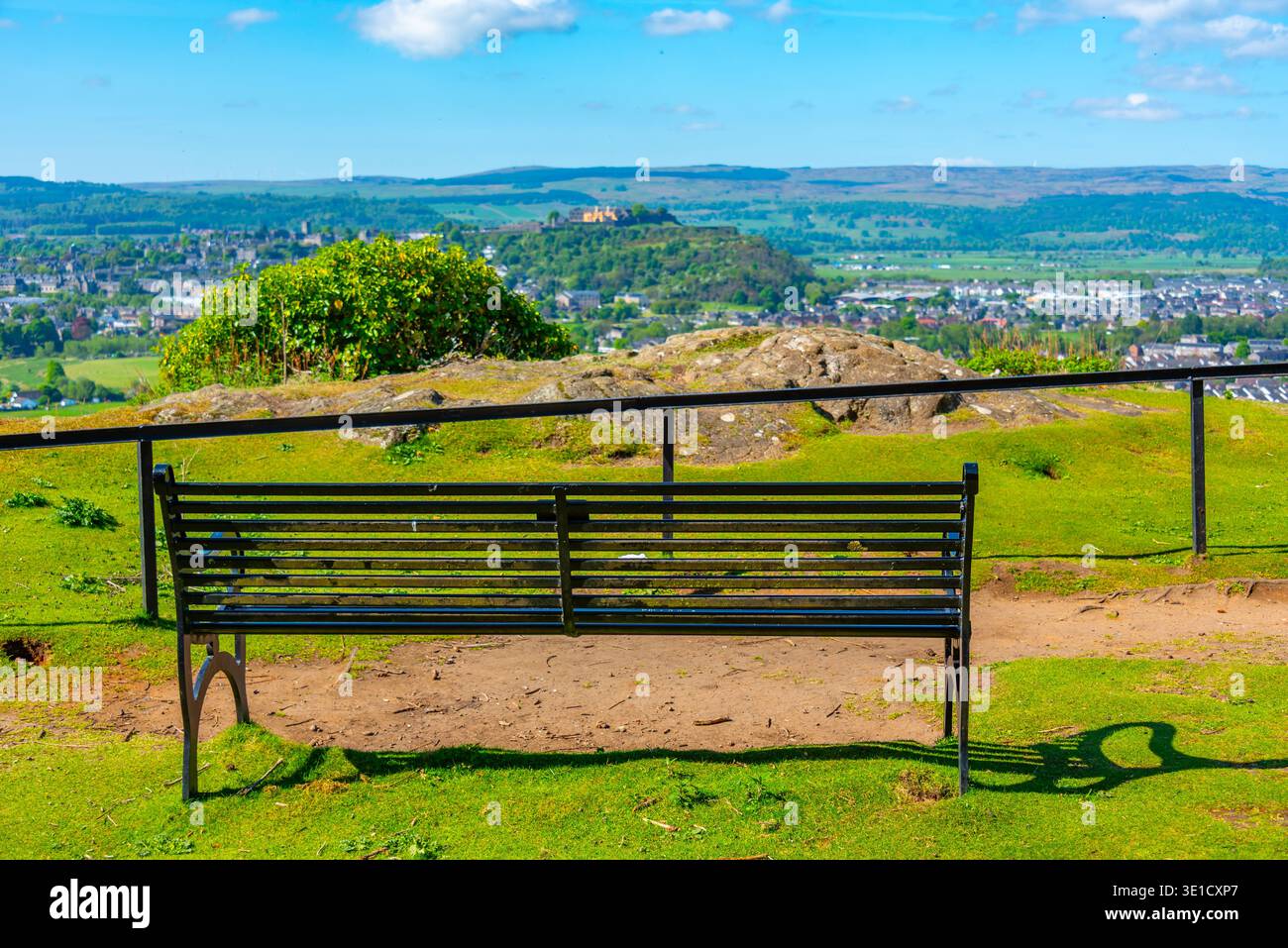 Banc surplombant la ville de Stirling en Scotland.IMAGE Banque D'Images